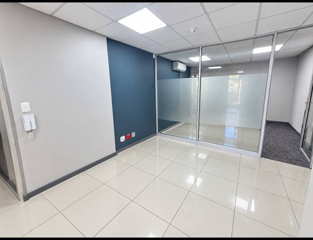 270M² OFFICE TO LET IN WOODMEAD